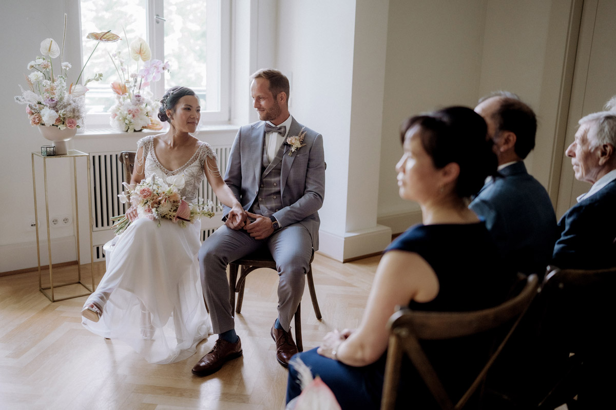 Brautpaar zur freien Trauung im Schloss Biesdorf