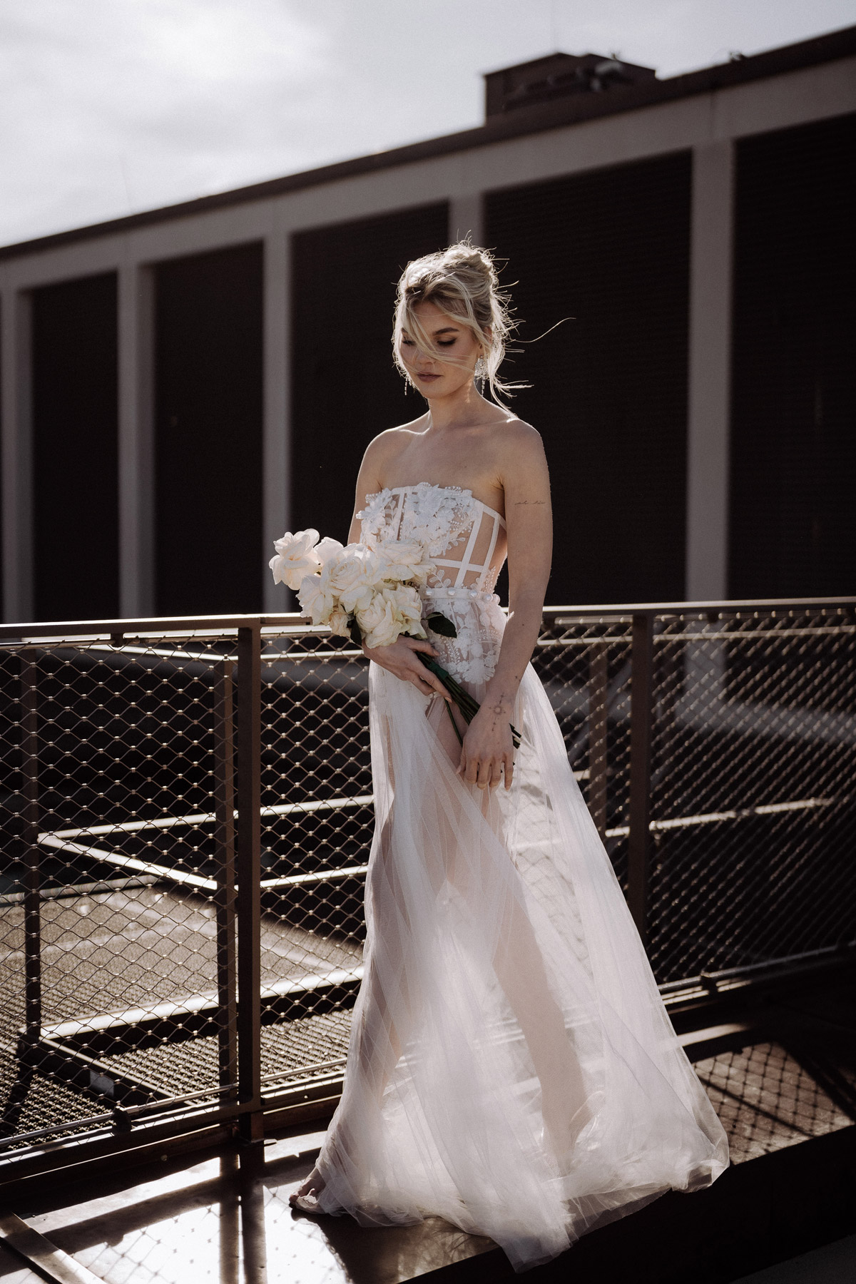 Editorial Hochzeitsfoto Braut Berlin im Ritual Union Brautkleid