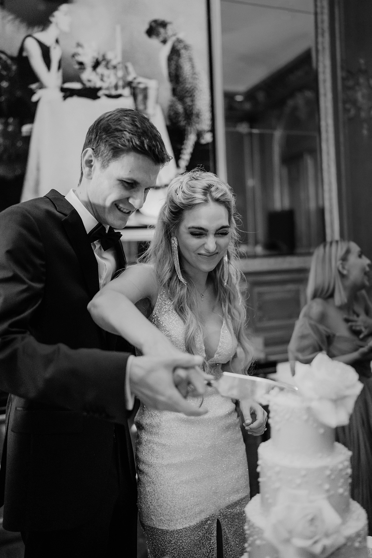 Anschneiden Hochzeitstorte auch auf Hochzeitsvideo im Patrick Hellmann Schlosshotel Grunewald Berlin