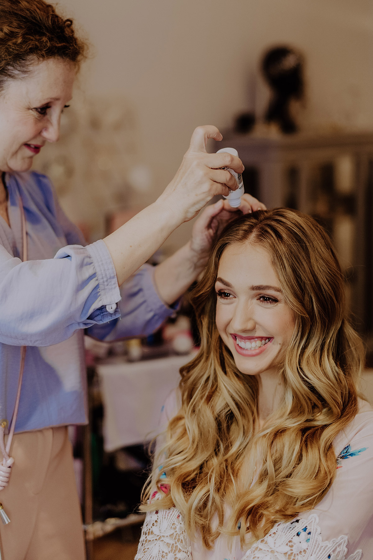 Brautfrisur: Offene Haare mit Locken für Standesamt