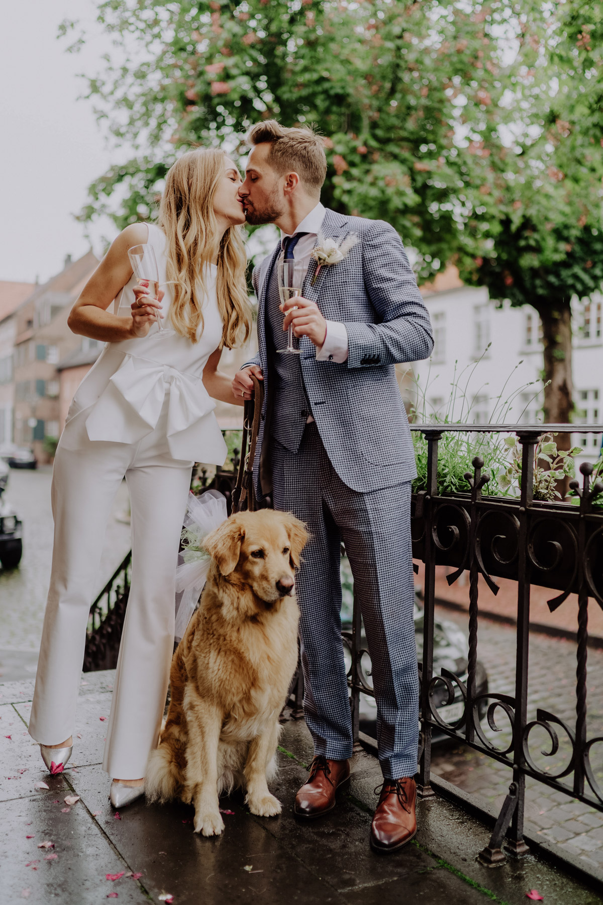 Brautpaarshooting mit Hund nach dem Standesamt Berlin