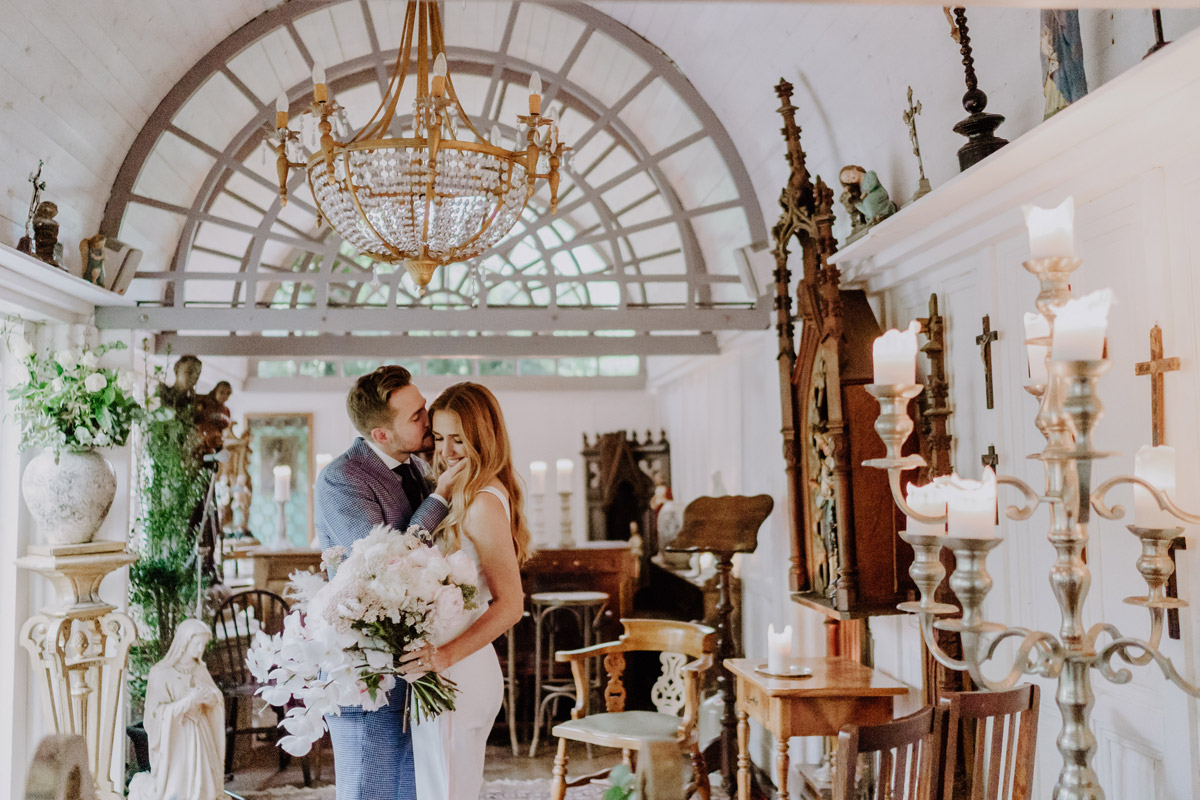 Brautpaar-Fotoshooting in Feierlocation Berlin: Natürlich und entspannt