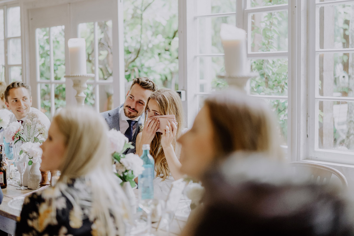 Braut weint bei Rede