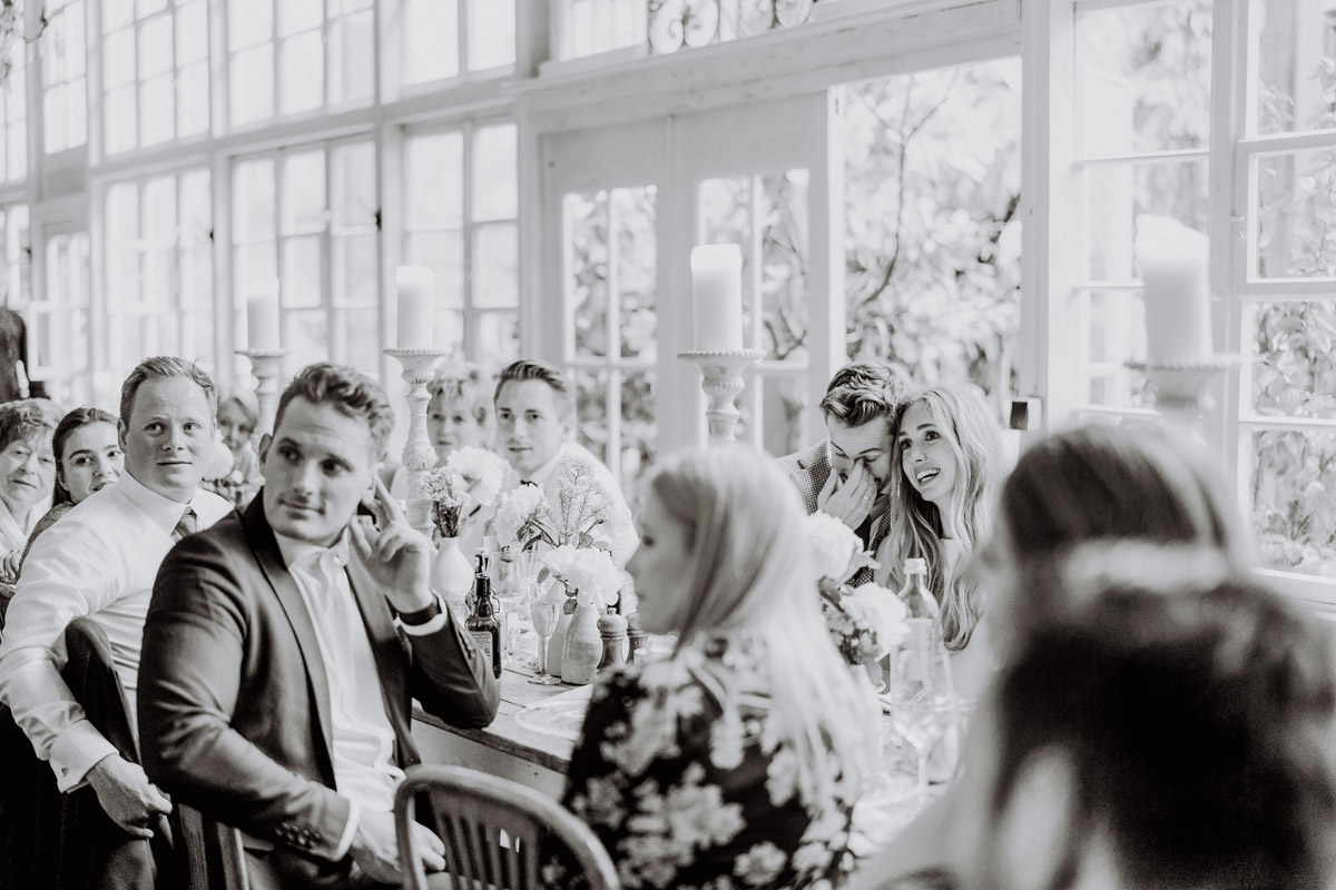 Bräutigam weint bei Rede