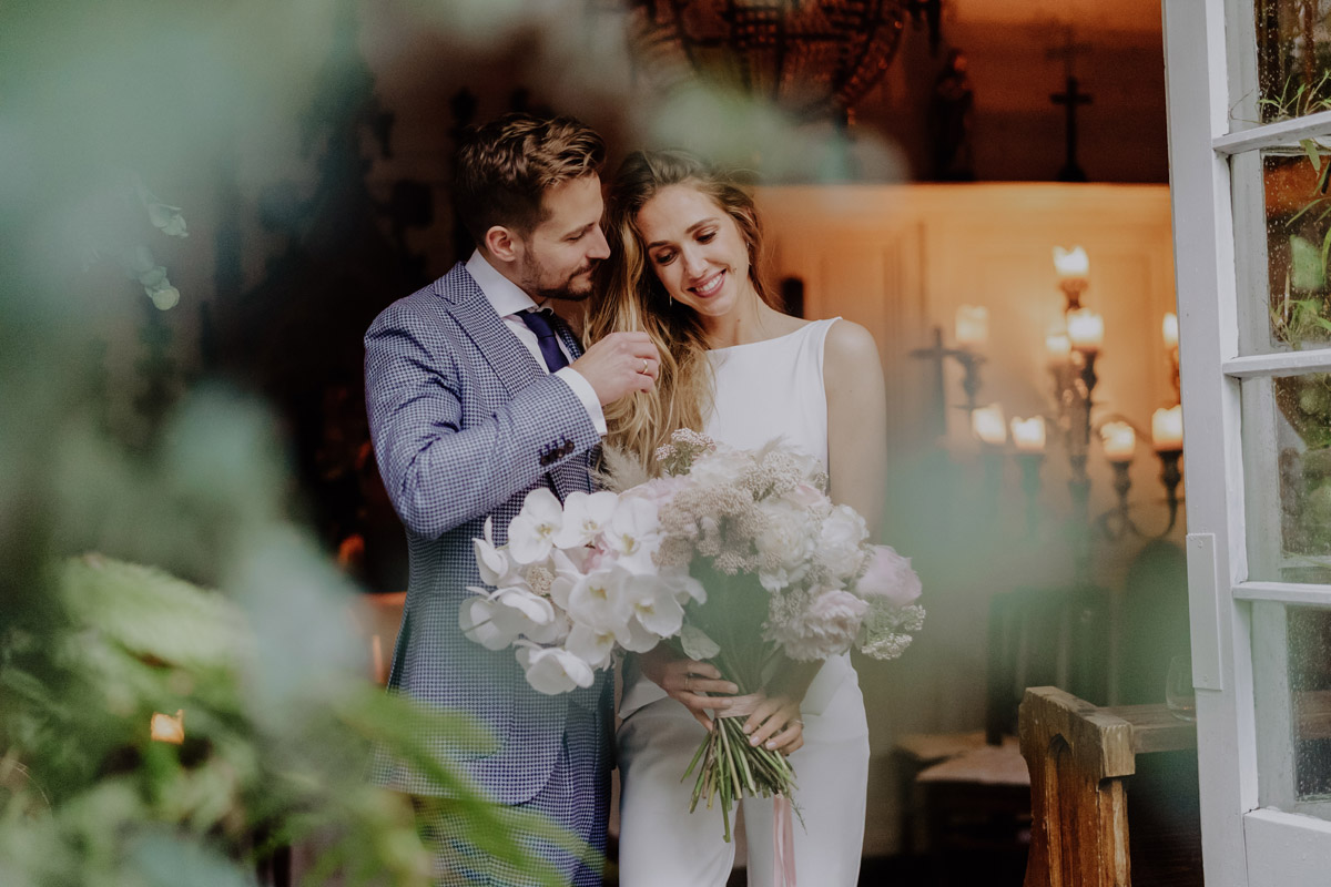 Hochzeitsfotografie Berlin: Regenhochzeit mit entspanntem Brautpaar