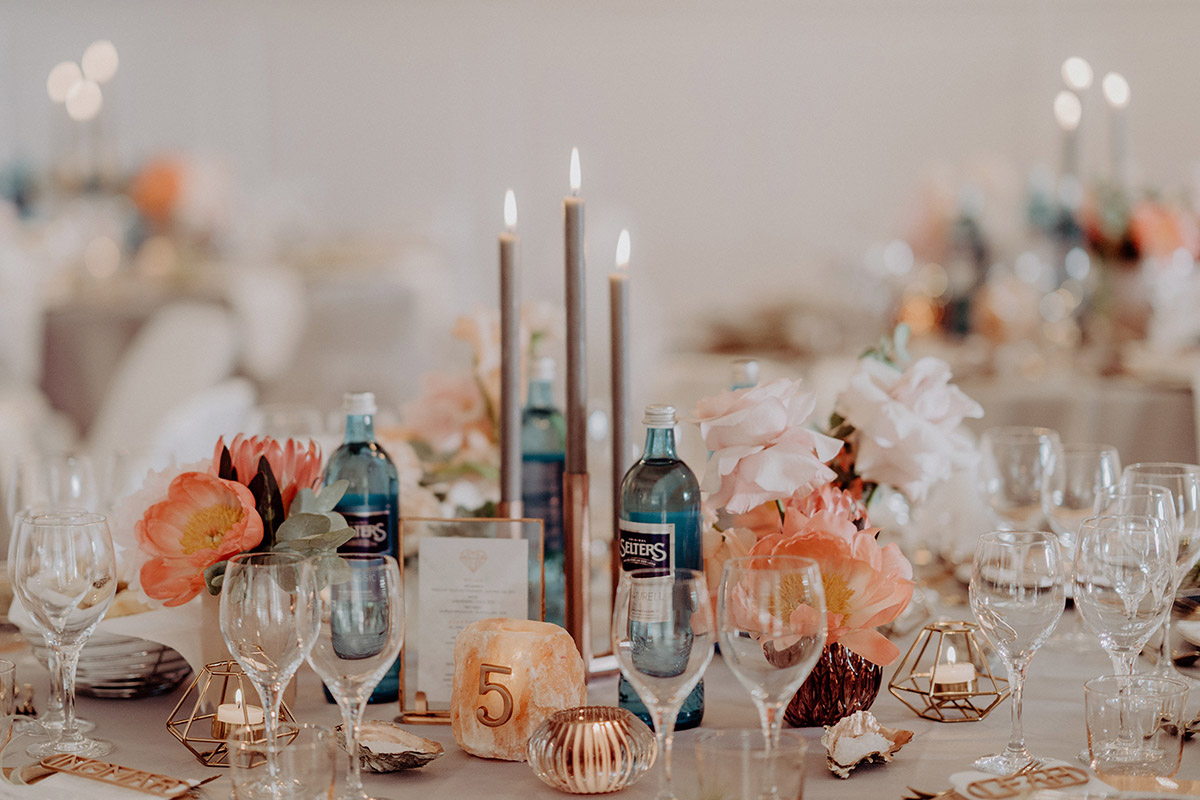 Detailverliebt: Hochzeitstisch Boho Hochzeit Deko-Idee