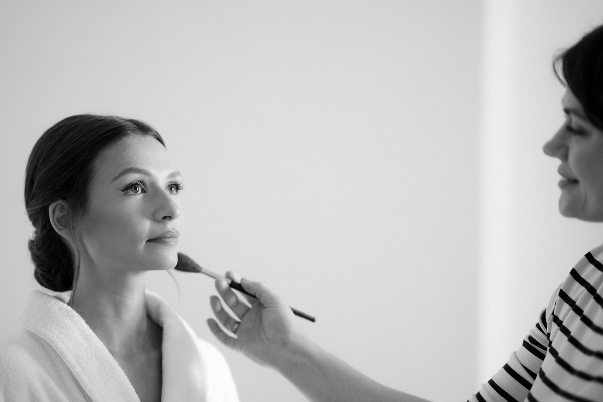 Braut wird geschminkt – Getting Ready