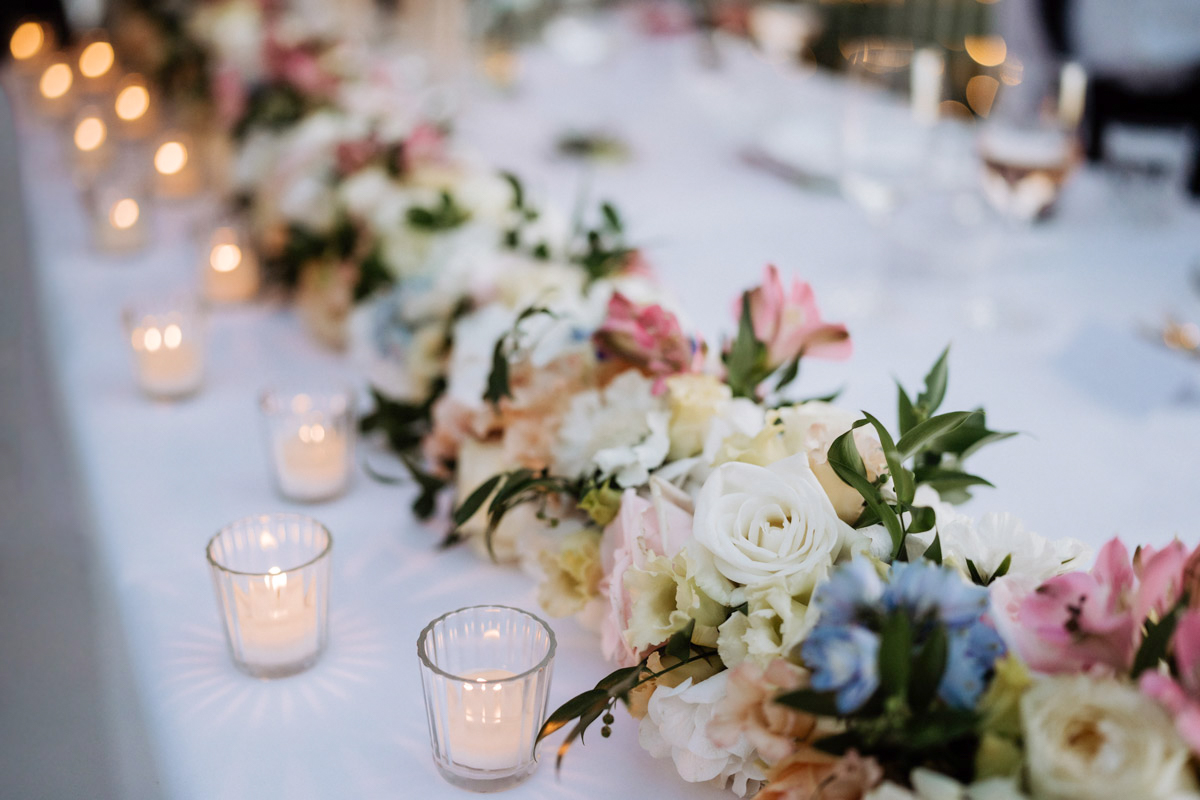 Tischdekoration mit Kerzen