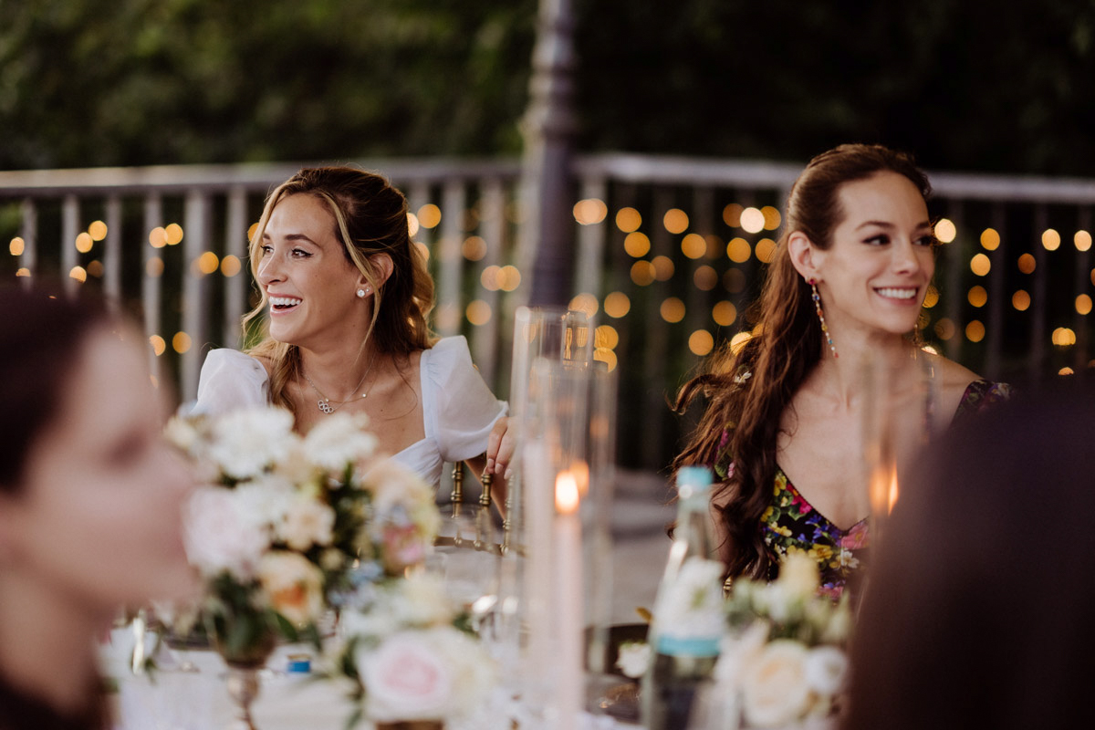 Gespräche unter den Hochzeitsgästen