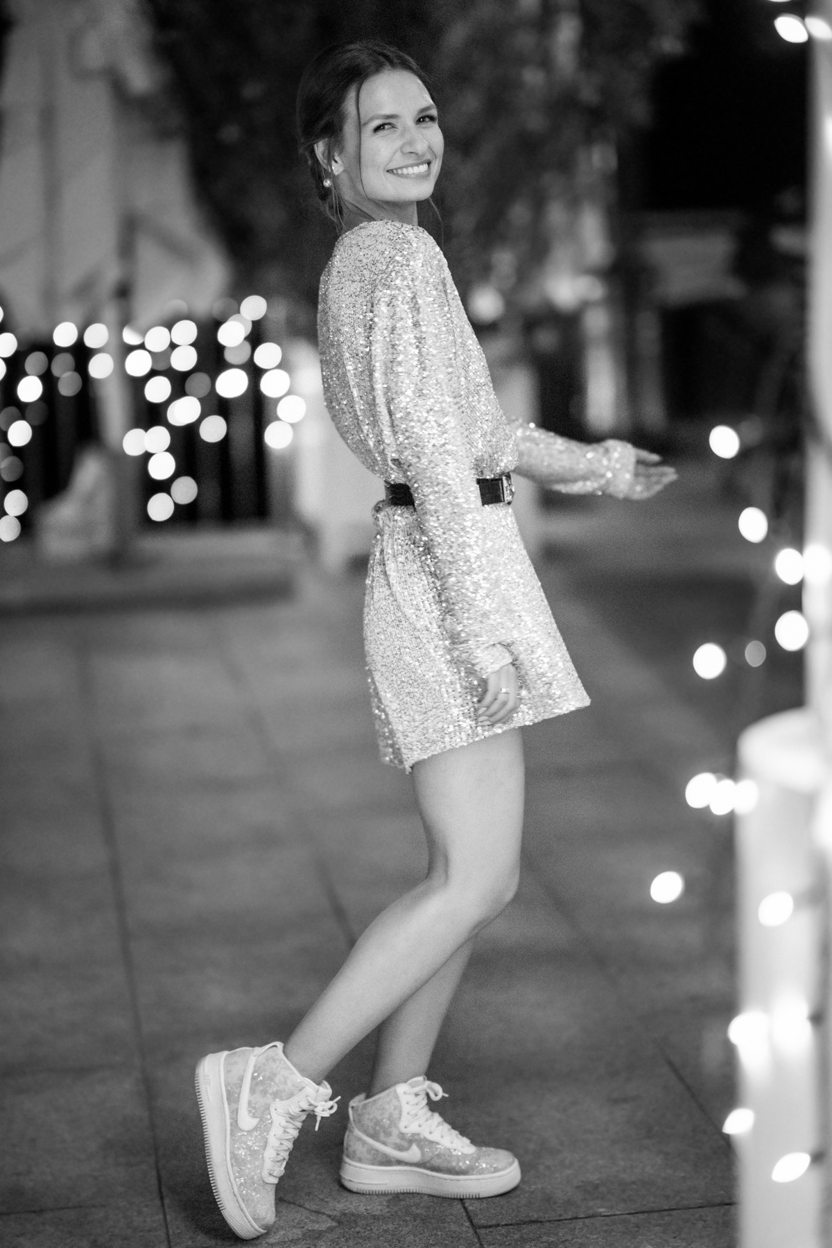 Second Wedding Dress Idea: Braut überraschte mit ihrem glitzernden Overall am Abend die Hochzeitsgäste.