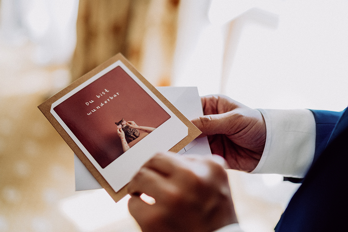 Liebesbrief vor Standesamt Hochzeit für Bräutigam