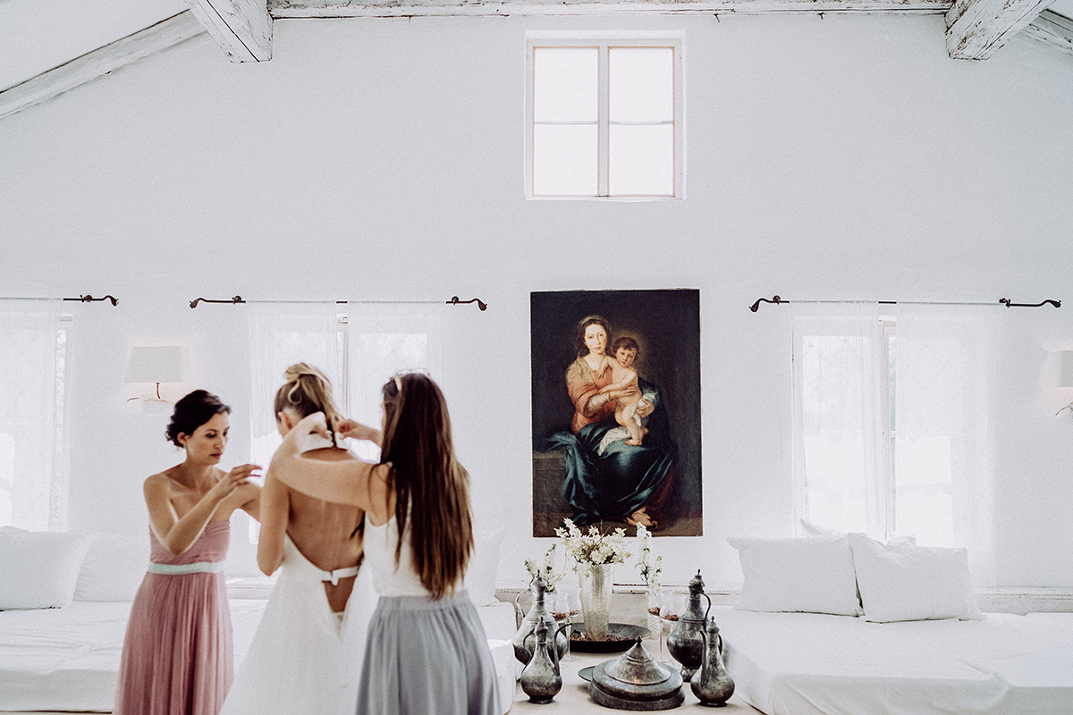 Spa-Bereich Hotel Bleiche mit sich ankleidender Braut