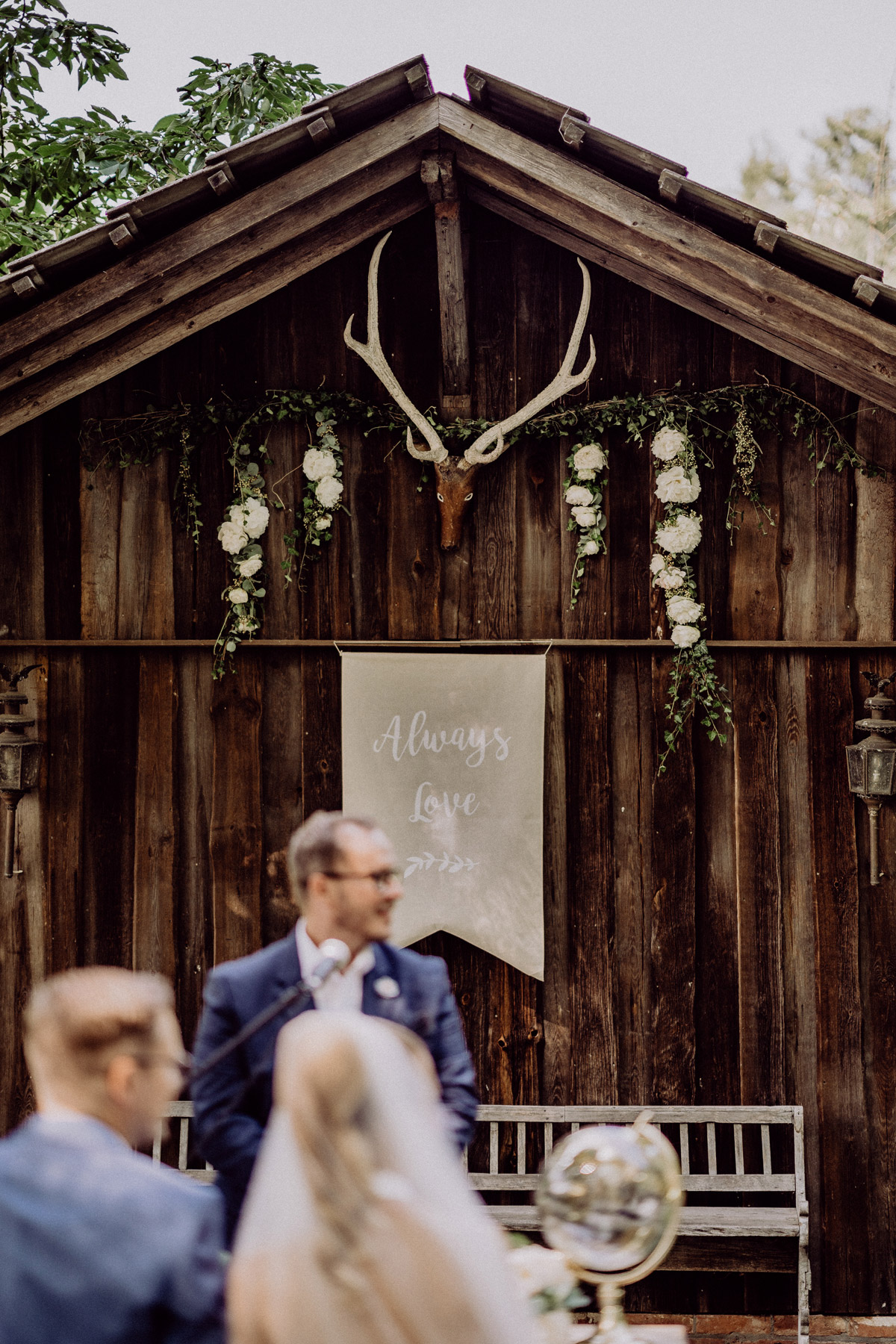 Hochzeitsspruch - Always Love - hängt als Banner am Spreewaldhaus