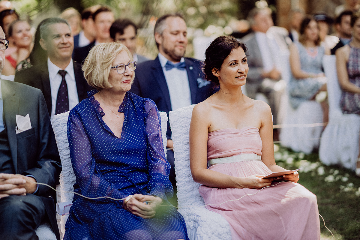 Gäste beobachten JA-Wort