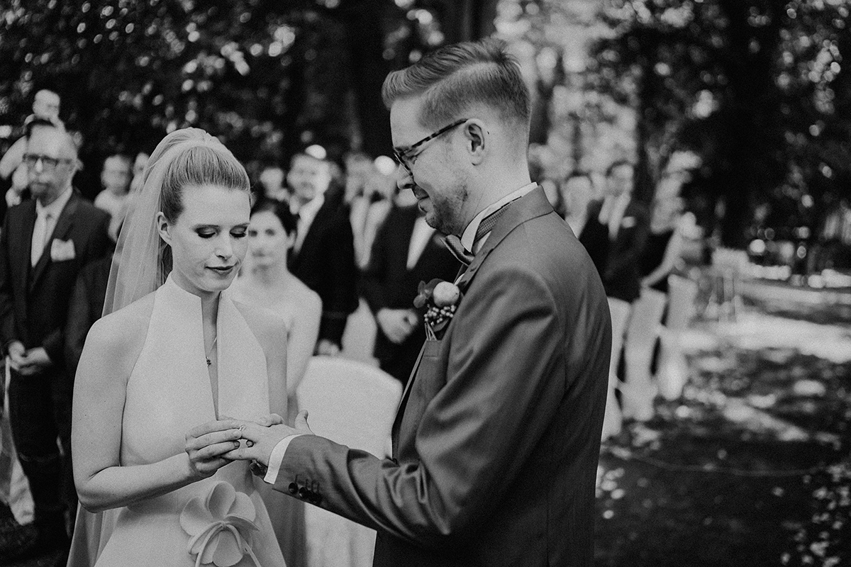 Ringe Anstecken Brautpaar