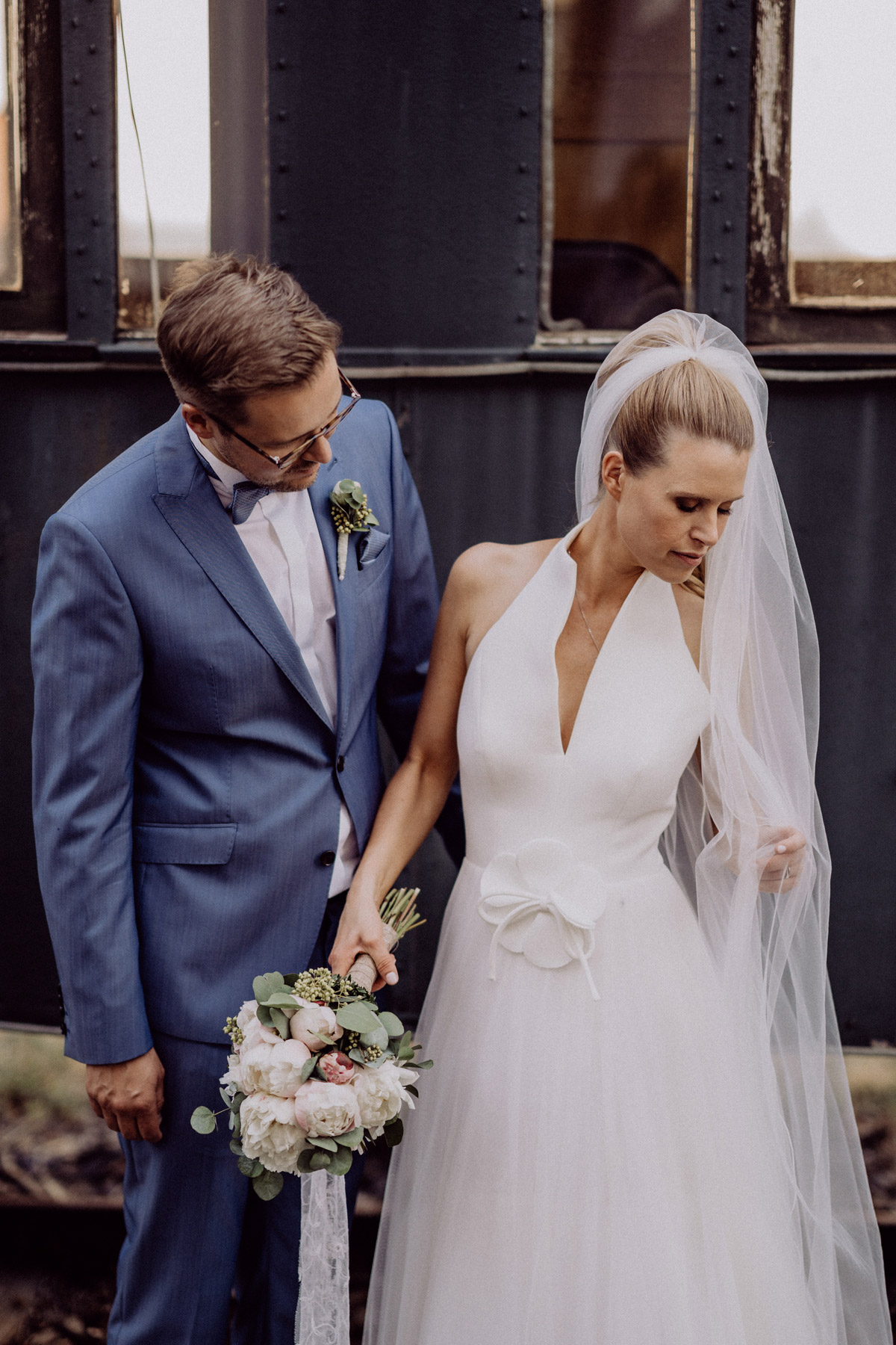 elegantes Brautpaar in Momentaufnahme