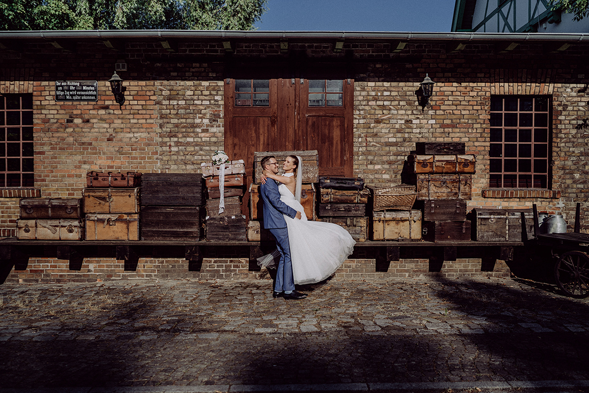 Paarfotoshooting am Bahnhof in Burg Brandenburg