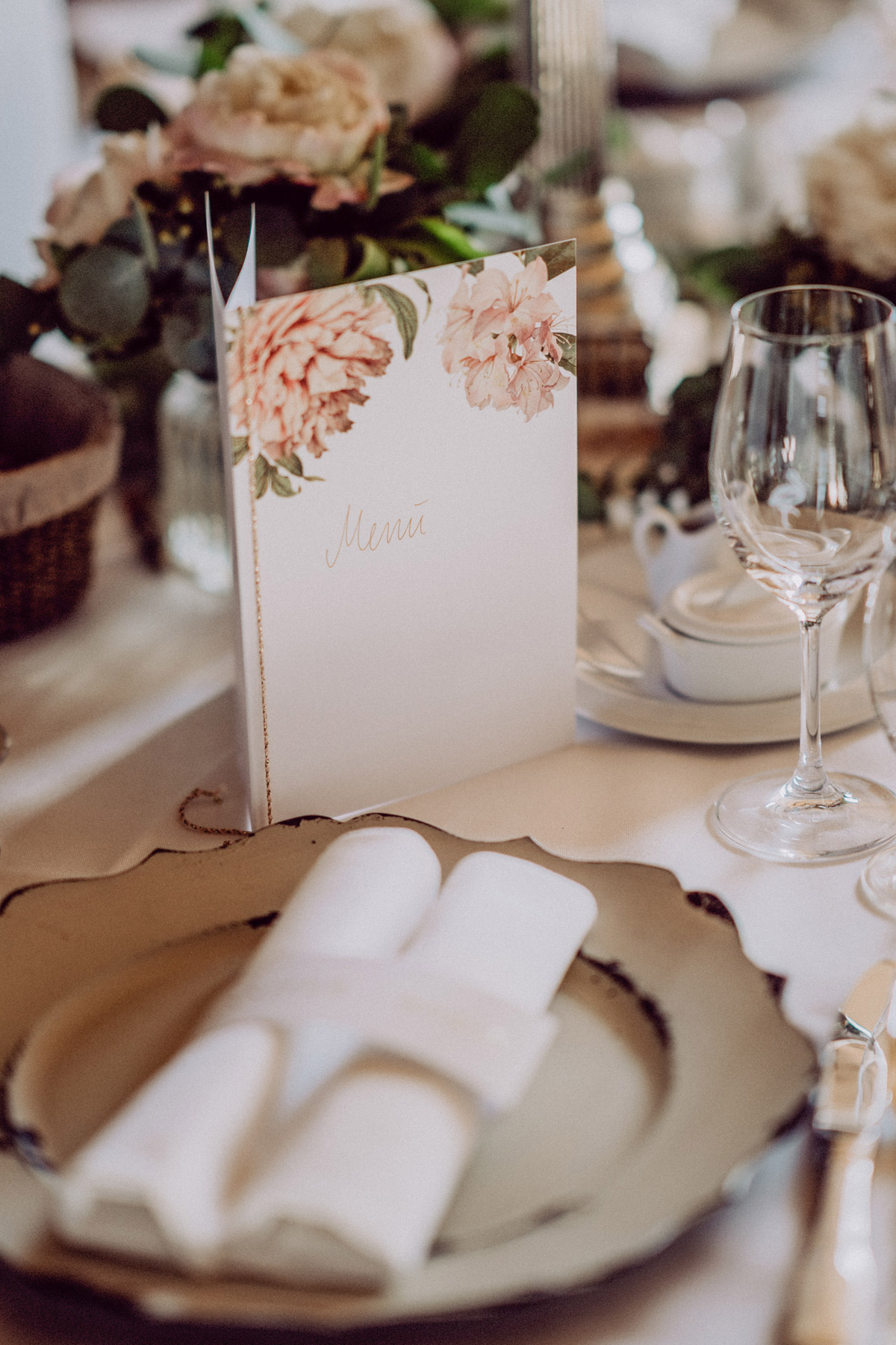 Menükarte mit Pfingstrosen