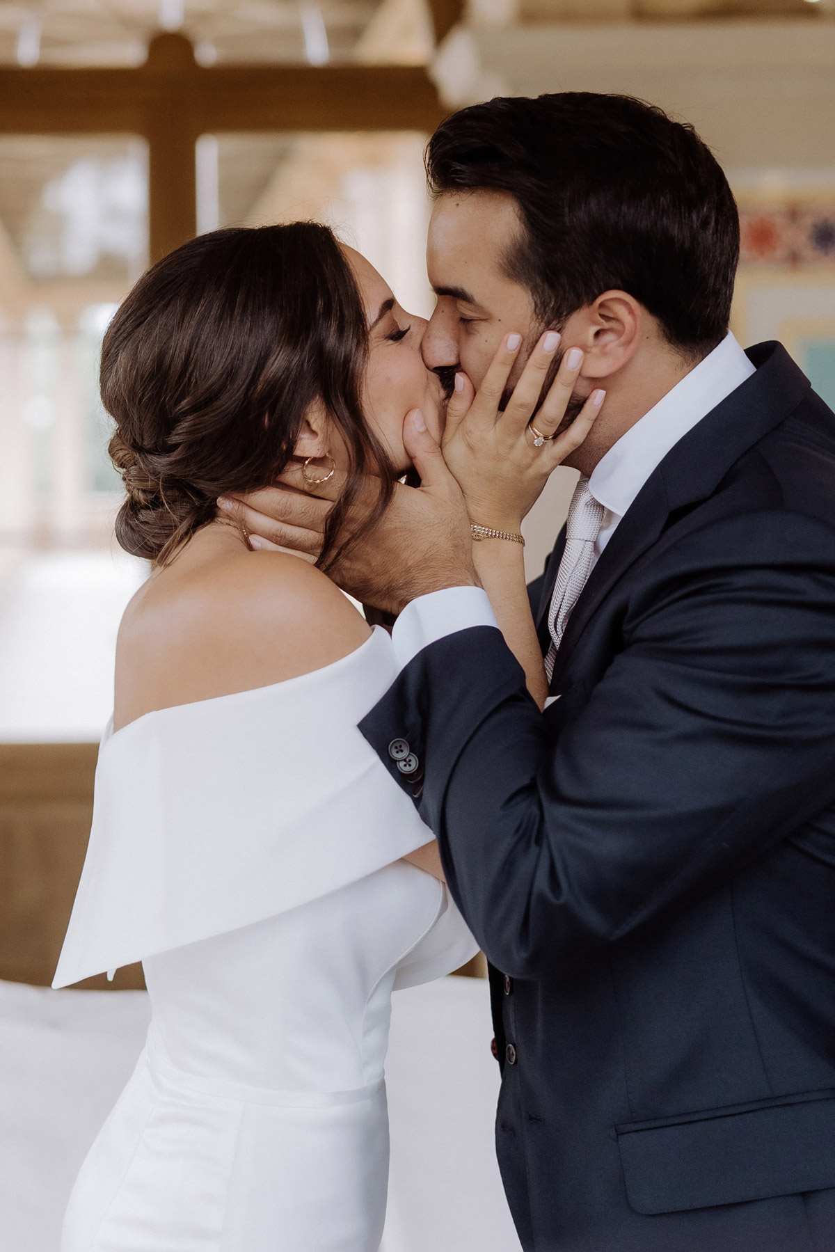 Emotionaler Kuss zum Ja-Wort im Standesamt Potsdam