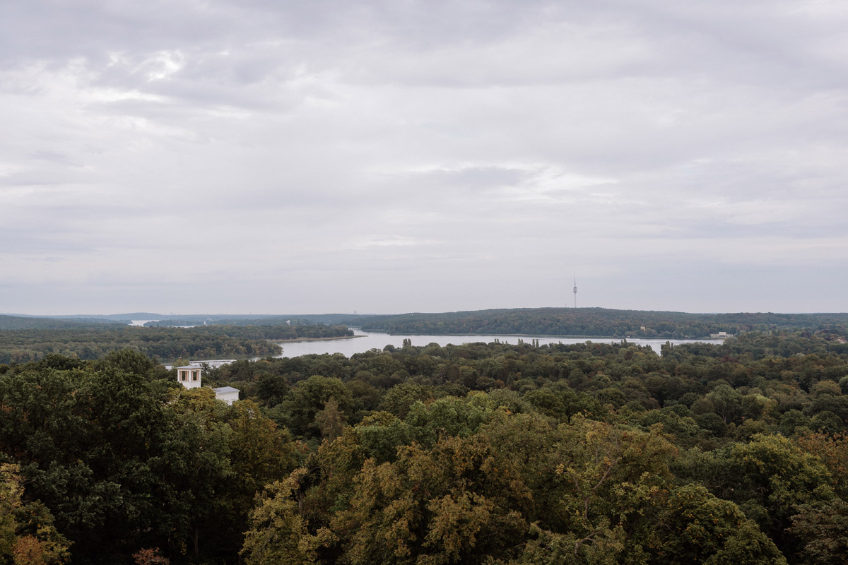 Aussicht vom Schloss Belvedere über Potsdam und Havelseen