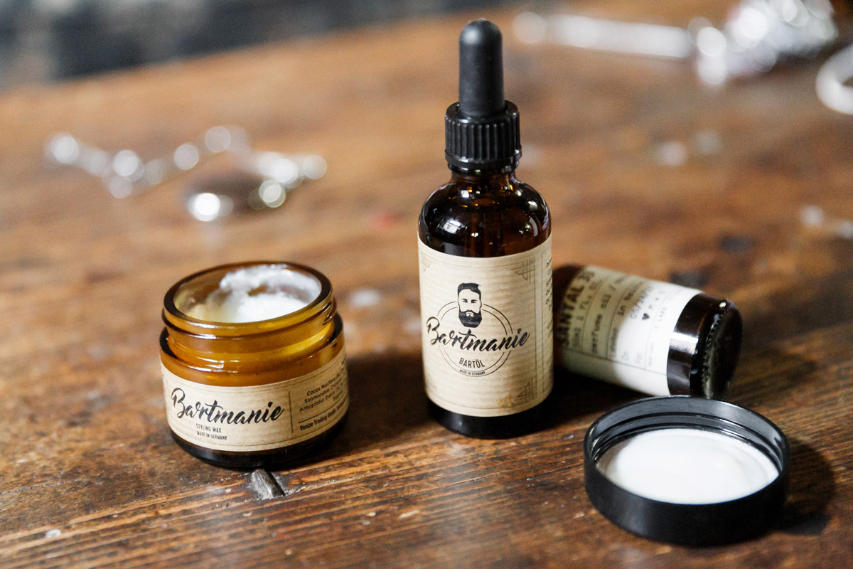 Detailaufnahme Bartpflege des Bräutigams