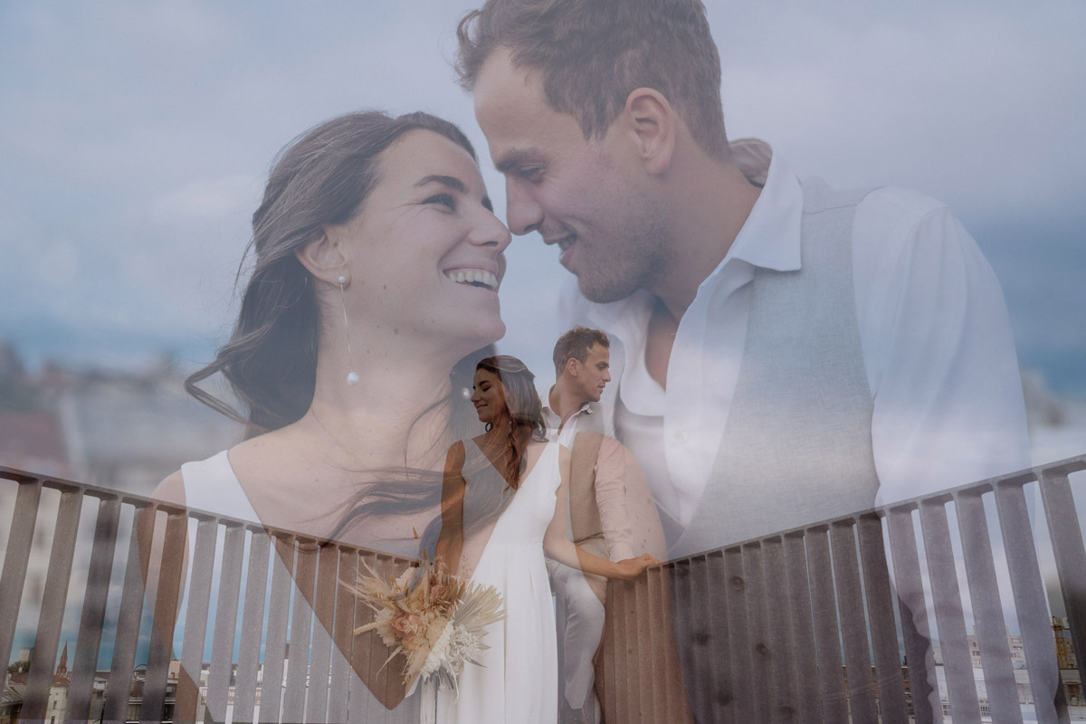 Kreative Hochzeitsfotos in Berlin: Künstlerische Doppelbelichtung (Double Exposure) des Brautpaares beim modernen Rooftop Elopement