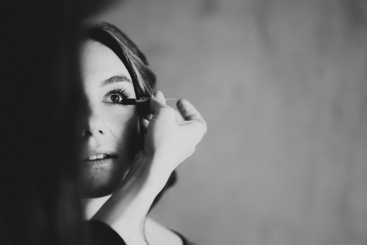 Make-up und Styling der Braut am Hochzeitsmorgen