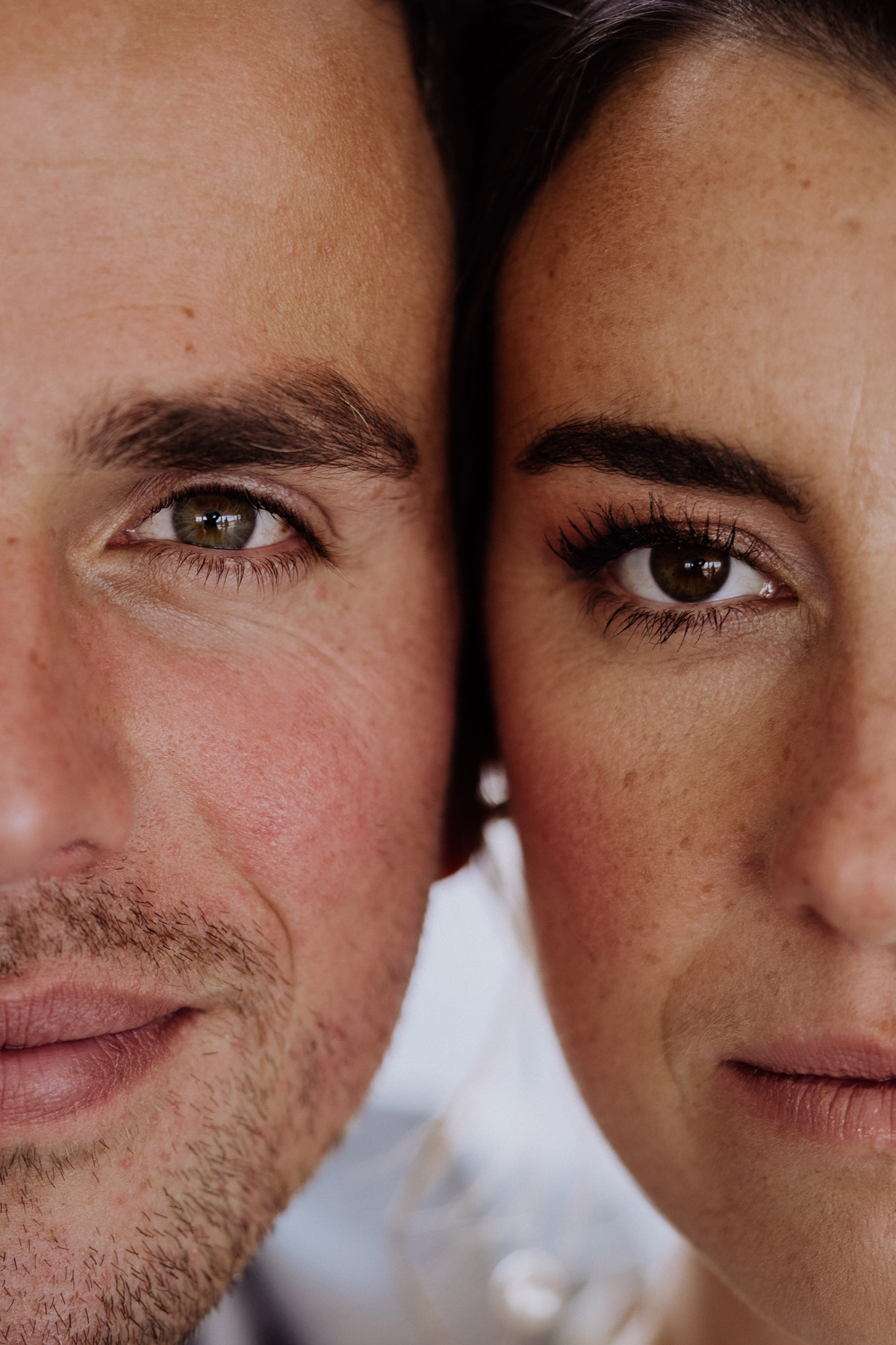 Intime Detailaufnahme der Augen von Braut und Bräutigam – festgehalten vom Hochzeitsfotograf Berlin