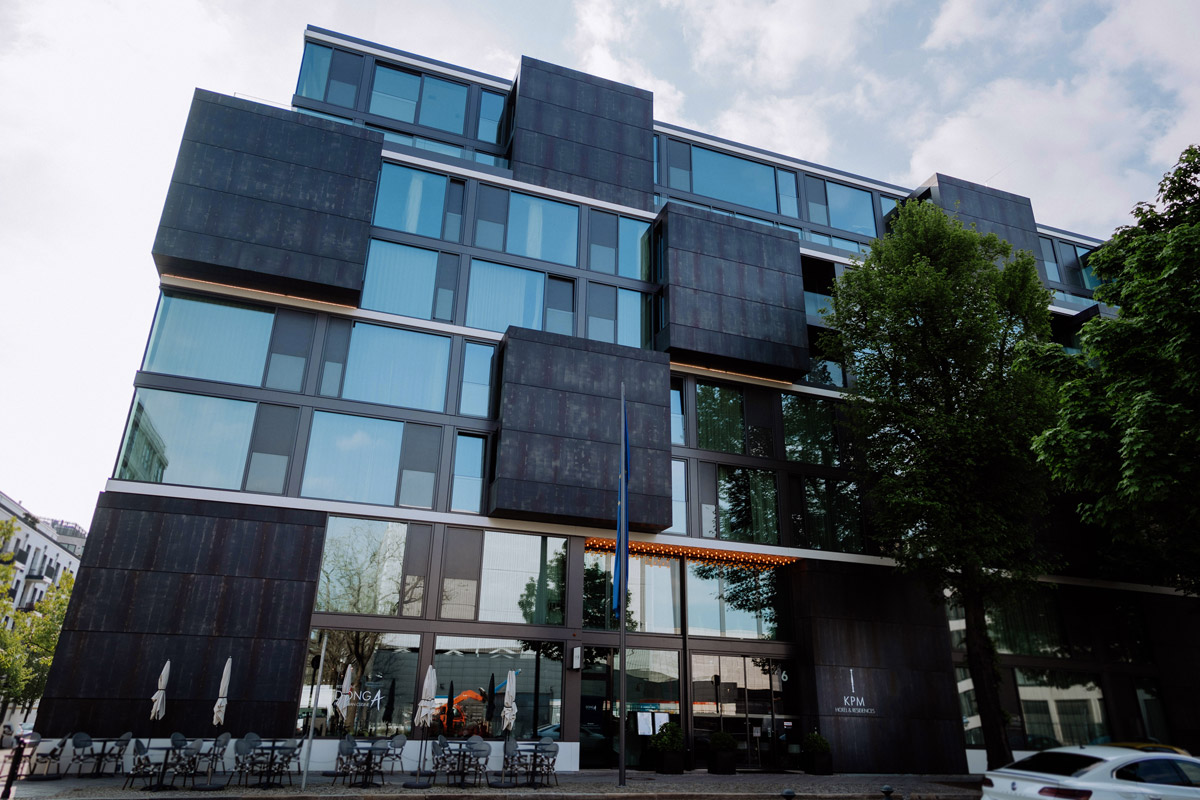 Außenansicht der Hochzeitslocation KPM Hotel & Residences in Berlin
