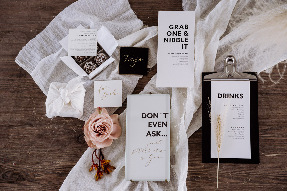 Flatlay der Papeterie Berlin Hochzeit im Skandi Style