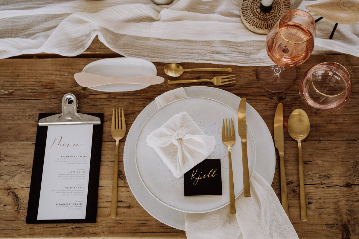 Edle Tischdeko zur Hochzeit im skandinavischen Stil