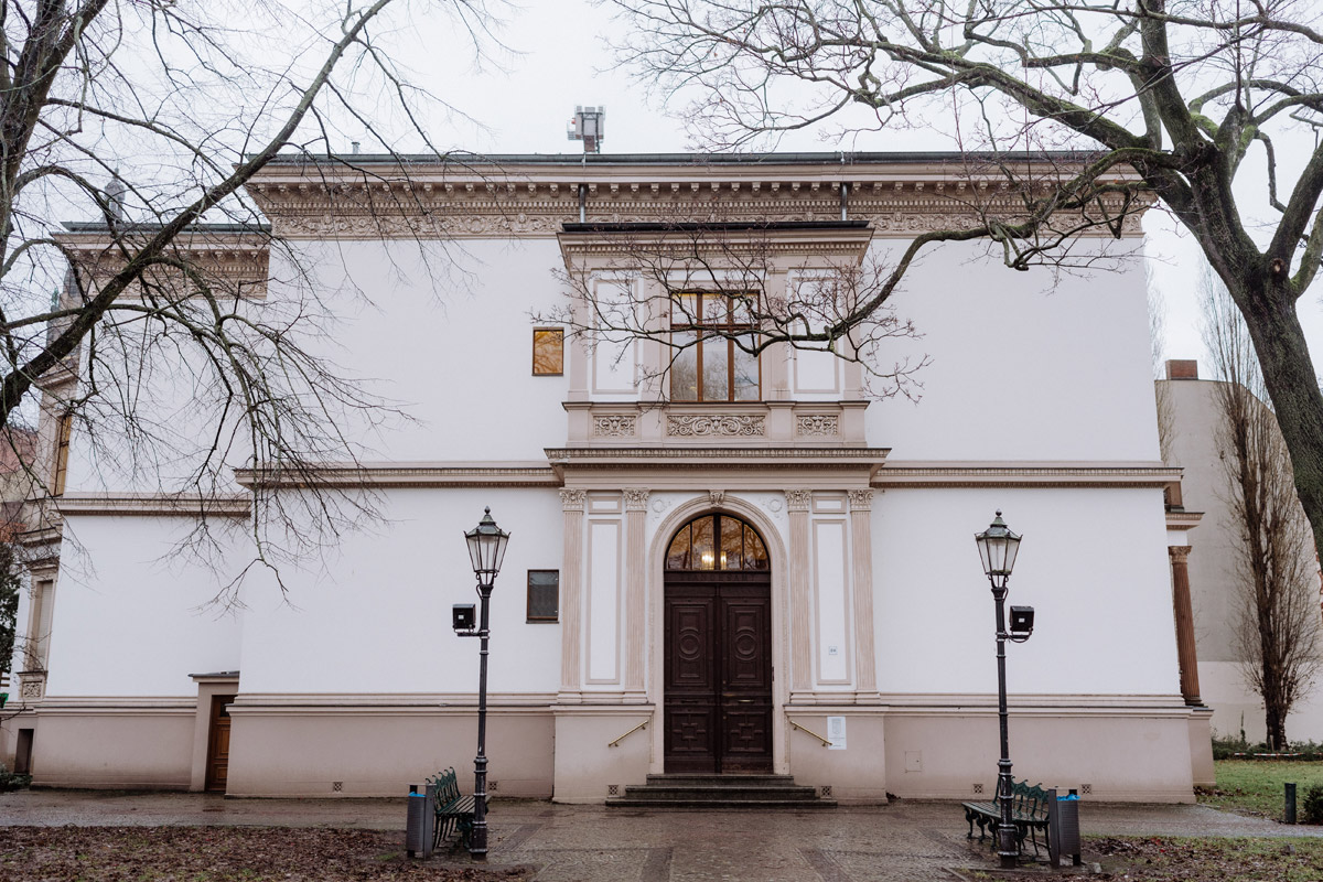 Villa Kogge Außenansicht: Eingang zur standesamtlichen Trauung in Berlin Charlottenburg-Wilmersdorf