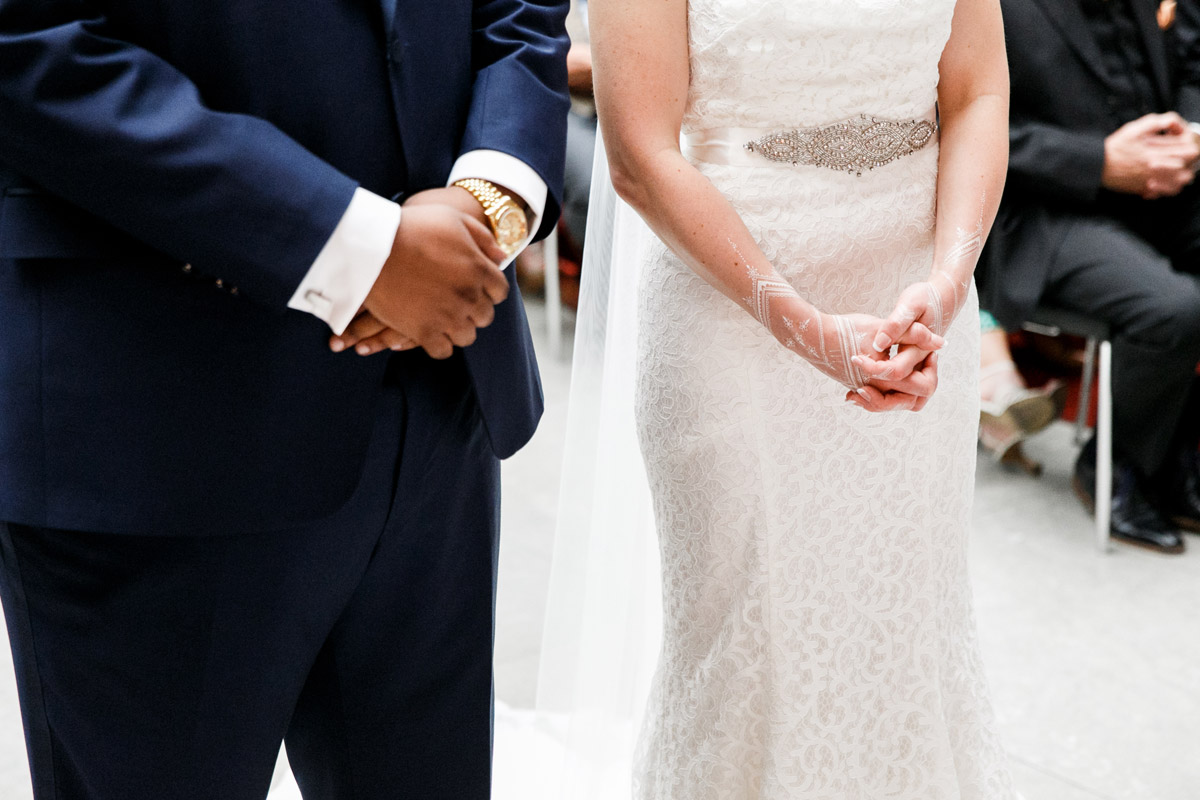 Hände des Brautpaares