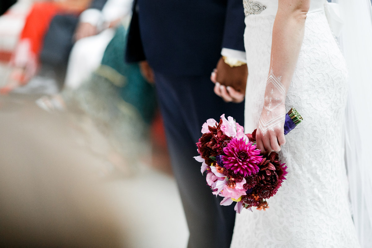 Brautstrauß in Hand der Braut